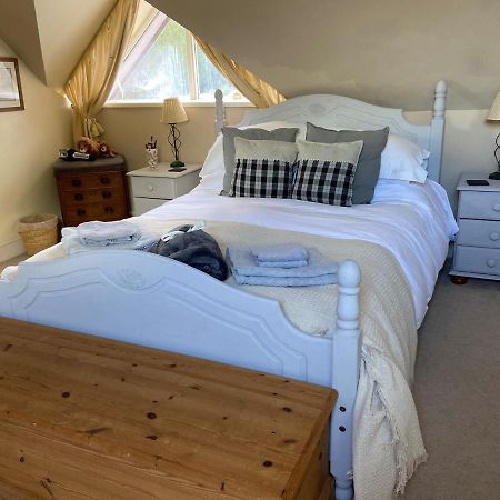5 Charlton Mill Way B&B Chichester Exteriör bild