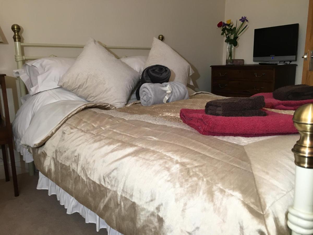 5 Charlton Mill Way B&B Chichester Exteriör bild