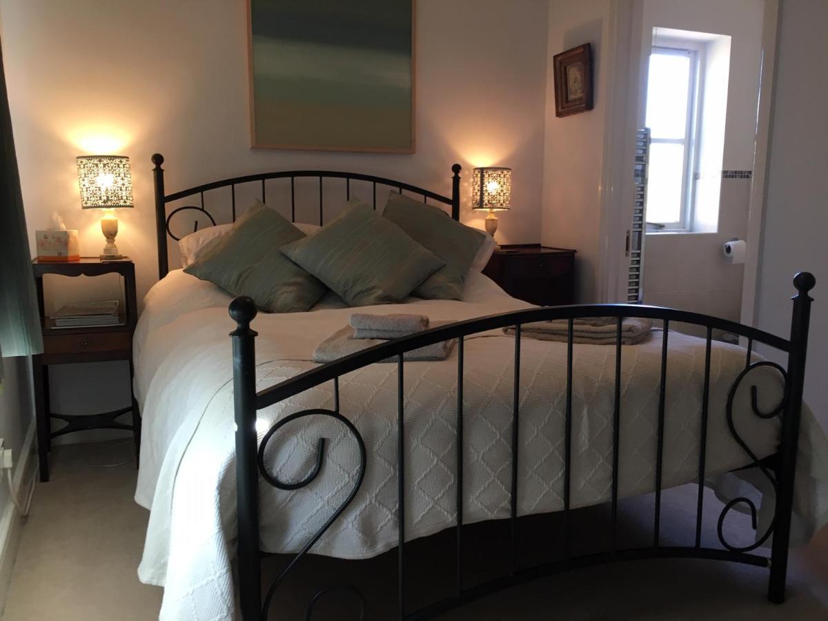 5 Charlton Mill Way B&B Chichester Exteriör bild