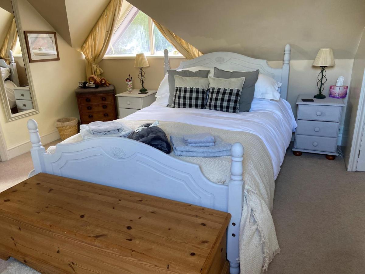 5 Charlton Mill Way B&B Chichester Exteriör bild