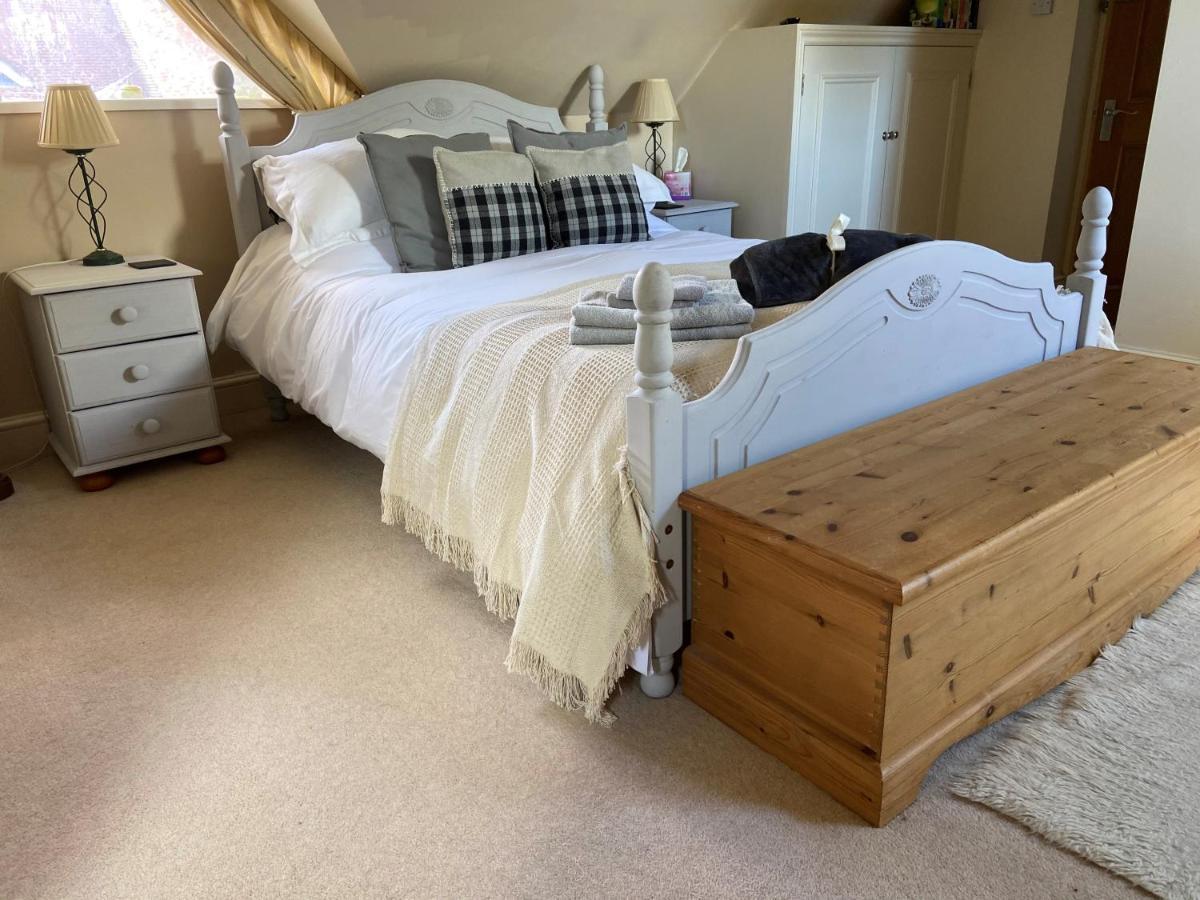 5 Charlton Mill Way B&B Chichester Exteriör bild